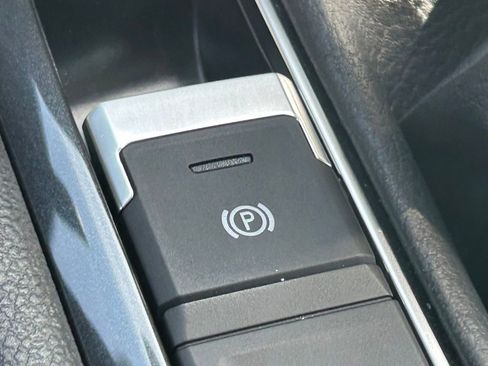 Used 2023 Volkswagen Tiguan SE w/ Panoramic Sunroof Package FWD image 50