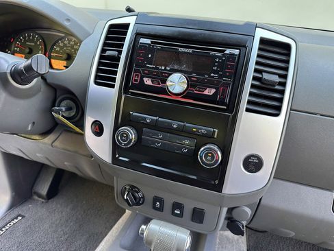 Used 2012 Nissan Frontier SV AWD/4WD image 28