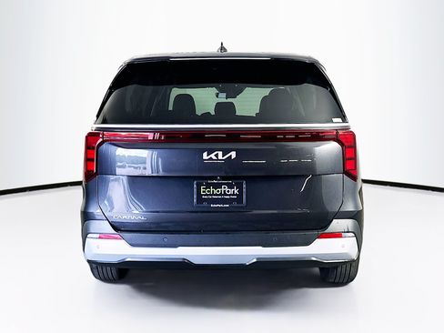 Used 2026 Kia Carnival FWD image 7