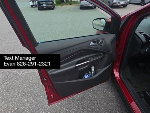Used 2017 Ford Escape Titanium FWD image 6