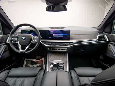 Used 2024 BMW X5 xDrive40i w/ Parking Assistance Package AWD/4WD image 11