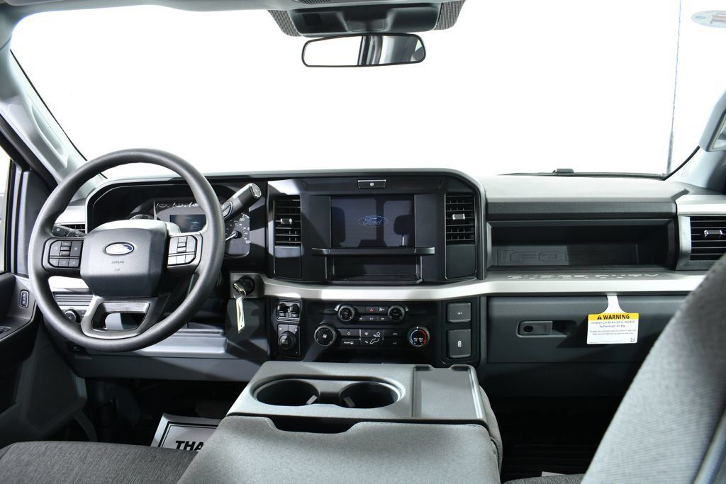 New 2027 Ford F550 4x4 Crew Cab image 7
