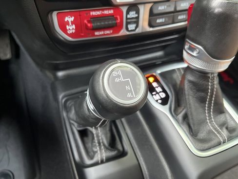 Used 2023 Jeep Gladiator Rubicon w/ LED Lighting Group AWD/4WD image 39