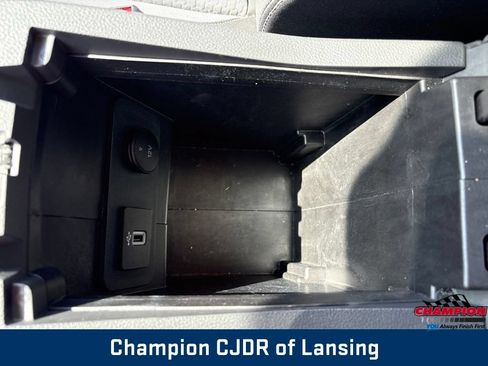 Used 2017 Ford Escape SE w/ Equipment Group 201A FWD image 26