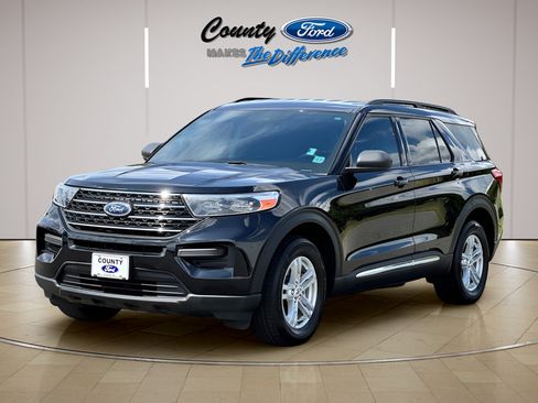 Used 2022 Ford Explorer XLT w/ Class IV Trailer Tow Package AWD/4WD image 2