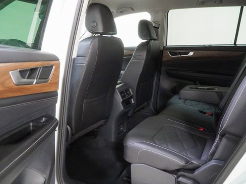 Used 2025 Volkswagen Atlas SE image 48