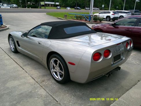 Used 2001 Chevrolet Corvette Convertible w/ Preferred Equipment Group2 RWD image 2