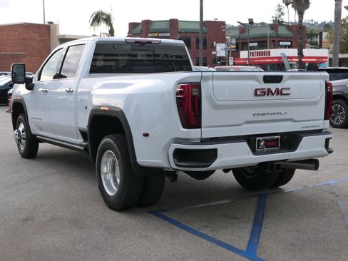 New 2026 GMC Sierra 3500 Denali w/ Denali Reserve Package AWD/4WD image 3
