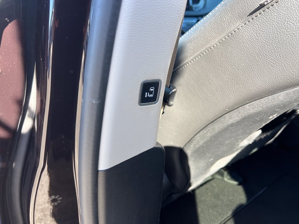 Used 2017 Chrysler Pacifica Touring-L FWD image 15