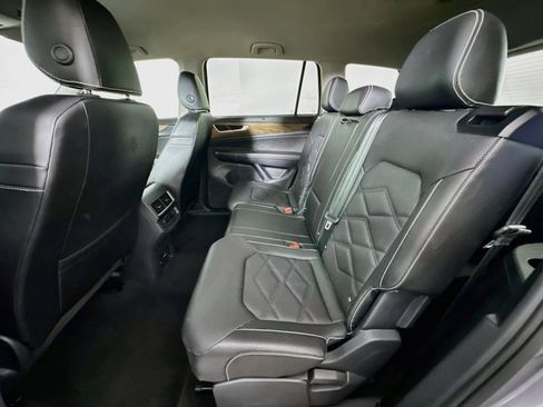 Used 2025 Volkswagen Atlas SE FWD image 27