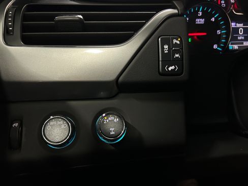 Used 2019 Chevrolet Suburban Premier AWD/4WD image 13