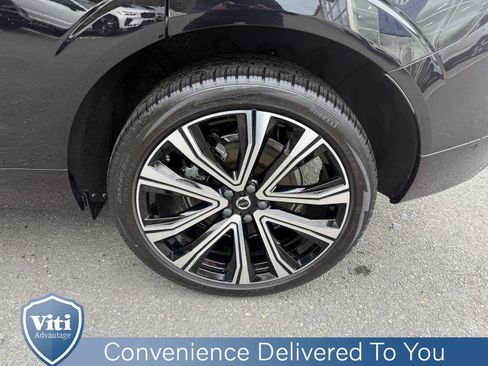 Certified 2023 Volvo XC60 B6 Ultimate w/ Protection Package Premier AWD/4WD image 13