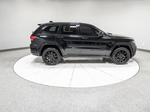 Used 2019 Jeep Grand Cherokee Altitude AWD/4WD image 31