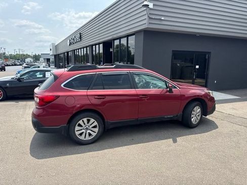 Used 2019 Subaru Outback 2.5i Premium AWD/4WD image 3
