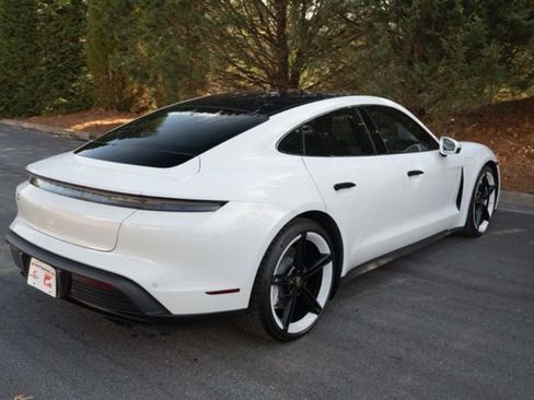 Used 2022 Porsche Taycan image 10