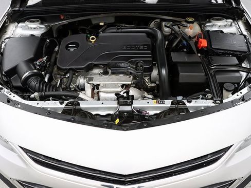 Used 2018 Chevrolet Malibu LT image 29