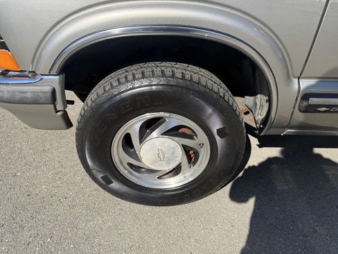 Used 2000 Chevrolet Blazer LT w/ LT Preferred Equipment Group image 17