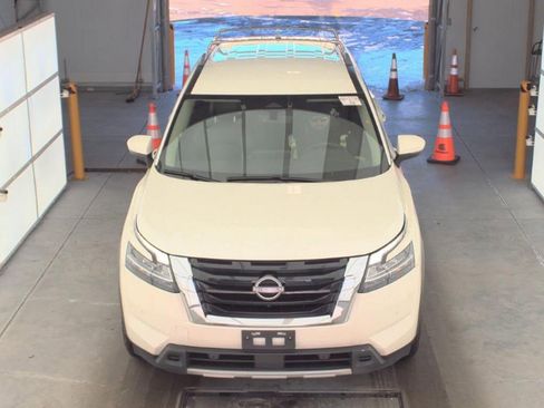 Used 2023 Nissan Pathfinder SL image 2