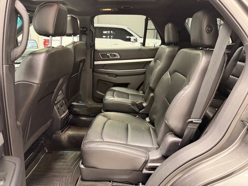 Used 2017 Ford Explorer XLT w/ Equipment Group 202A image 17