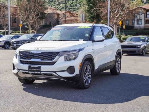 Certified 2023 Kia Seltos LX image 4