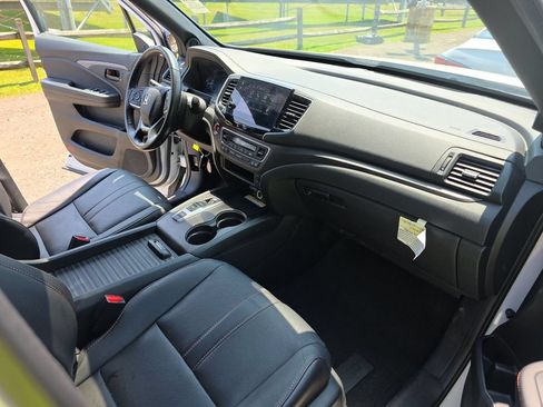 Used 2023 Honda Passport TrailSport image 14