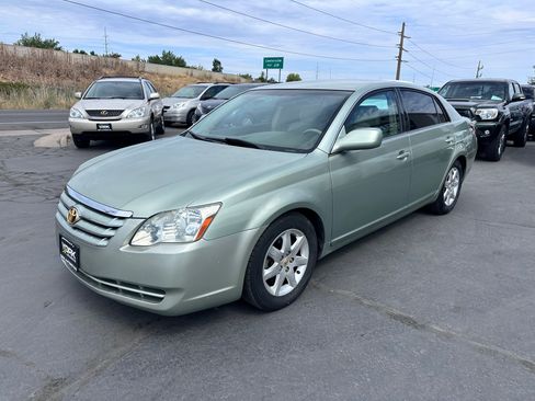 Used 2005 Toyota Avalon XL FWD image 2