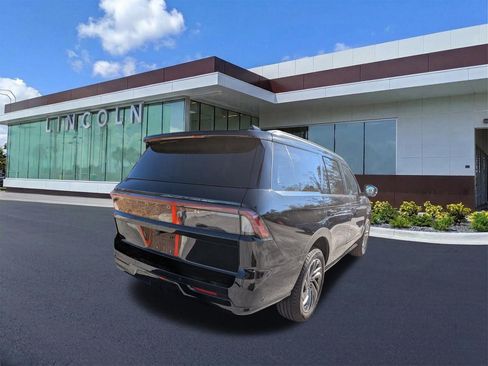 Certified 2025 Lincoln Navigator Reserve image 5
