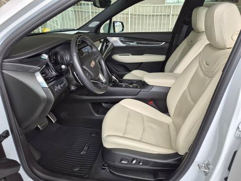 Used 2025 Cadillac XT6 Sport w/ Technology Package AWD/4WD image 17