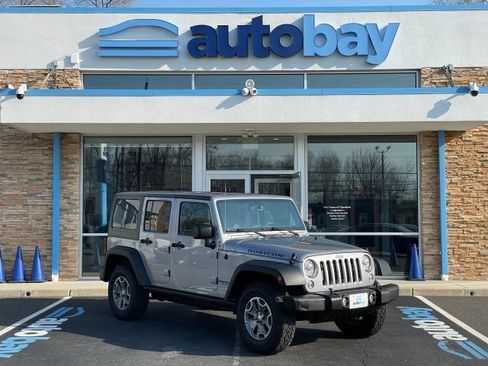 Used 2017 Jeep Wrangler Unlimited Rubicon w/ Connectivity Group AWD/4WD image 8