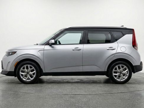 Used 2025 Kia Soul LX w/ LX Technology Package FWD image 5