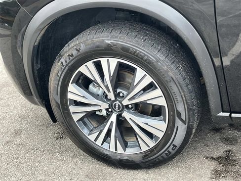 Used 2023 Nissan Rogue SV image 6