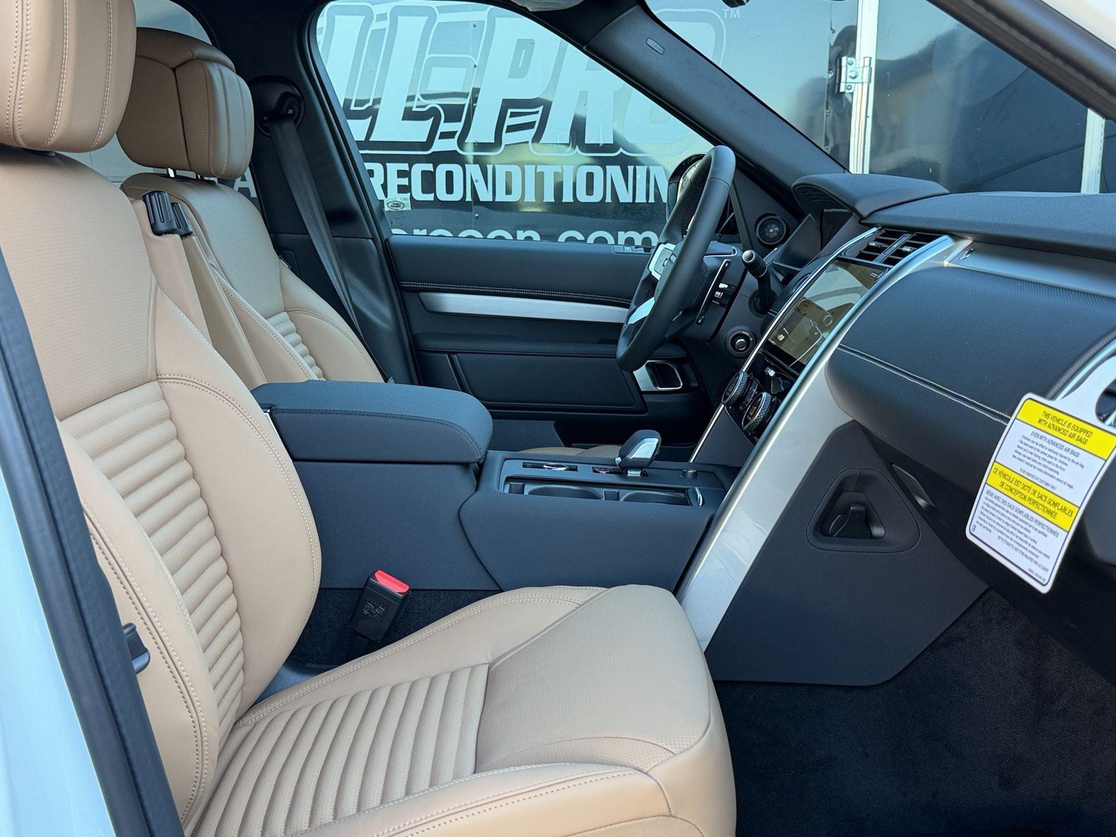 New 2026 Land Rover Discovery Limited Edition AWD/4WD image 25