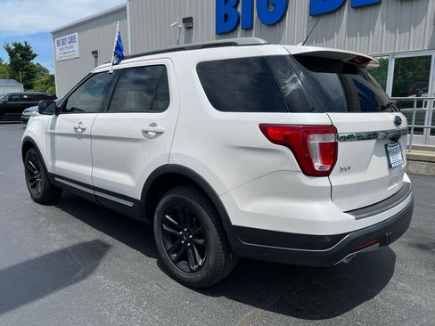 Used 2018 Ford Explorer XLT w/ Equipment Group 201A AWD/4WD image 3