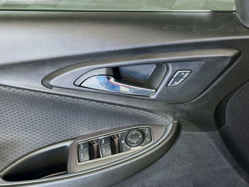 Used 2017 Chevrolet Malibu LT FWD image 16