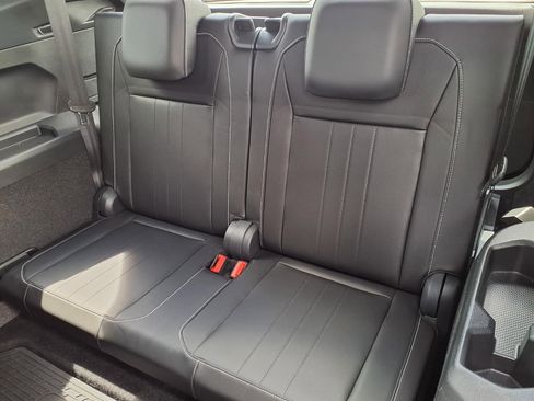 Used 2023 Volkswagen Tiguan SE R-Line FWD image 13