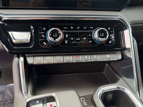 Used 2024 GMC Sierra 1500 Denali w/ Technology Package AWD/4WD image 25