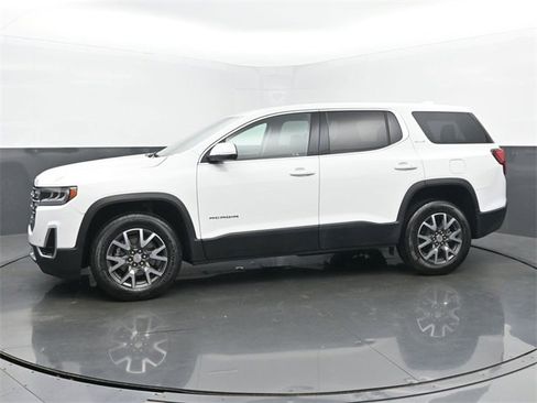 Used 2023 GMC Acadia SLE image 2