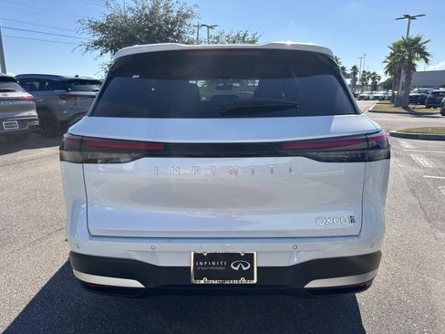 New 2026 INFINITI QX60 Luxe w/ Family Package image 6