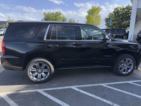 Used 2019 Chevrolet Tahoe Premier AWD/4WD image 2