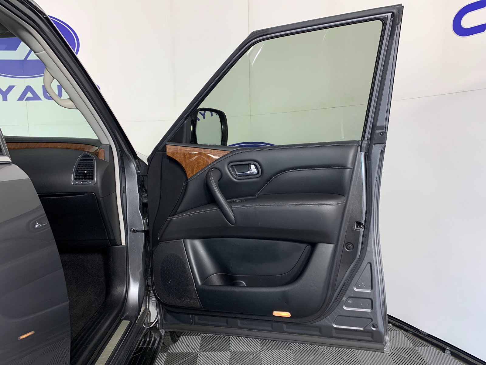 Used 2019 INFINITI QX80 Luxe w/ All-Season Package RWD image 38