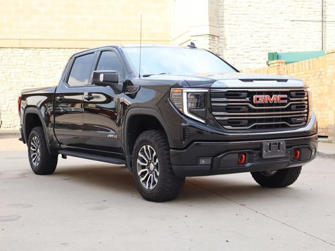 Used 2022 GMC Sierra 1500 AT4 w/ AT4 Preferred Package AWD/4WD image 2