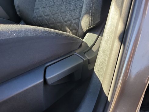 Used 2025 Nissan Kicks SV image 18