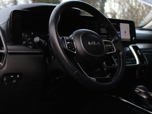 Used 2023 Kia Sorento SX image 16