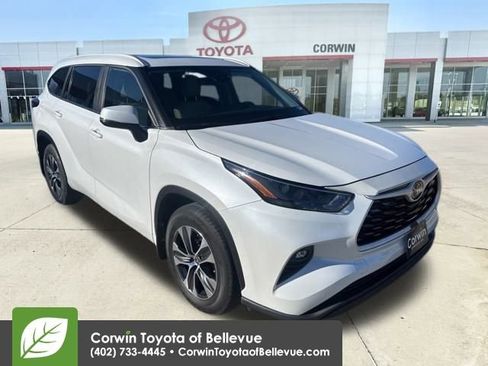 Certified 2023 Toyota Highlander XLE image 32