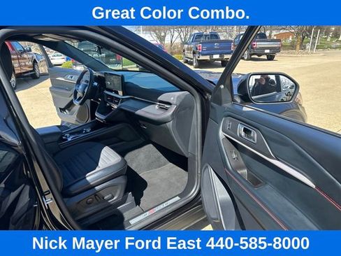 Used 2025 Ford Explorer ST-Line AWD/4WD image 22
