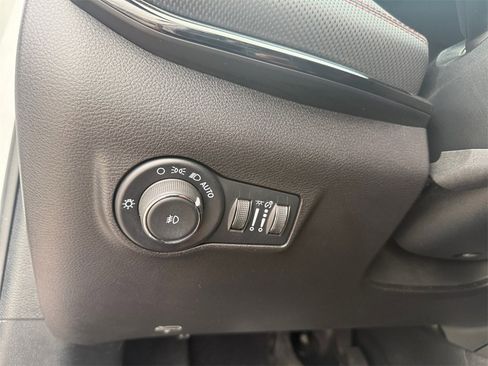 Used 2025 Jeep Compass Trailhawk w/ Trailer Tow Group image 25