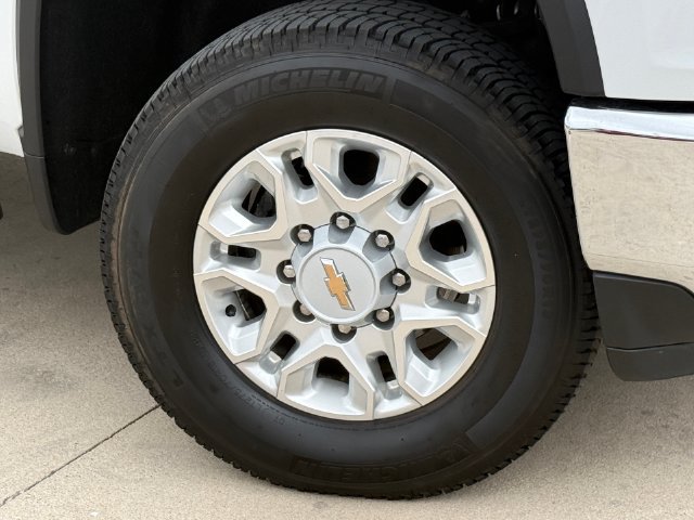 Used 2022 Chevrolet Silverado 2500 LTZ w/ Z71 Off-Road Package AWD/4WD image 2