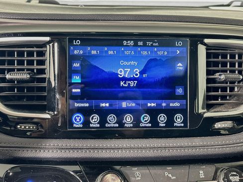 Used 2017 Chrysler Pacifica Limited FWD image 21