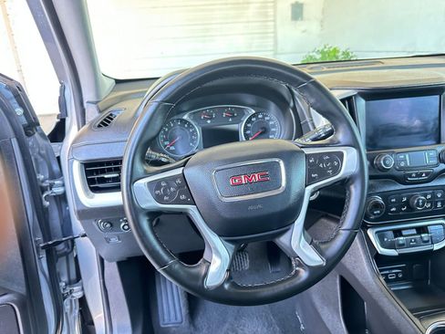 Used 2024 GMC Terrain SLT image 28