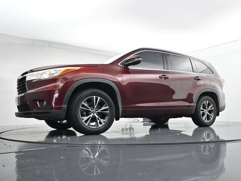 Used 2016 Toyota Highlander XLE AWD/4WD image 35